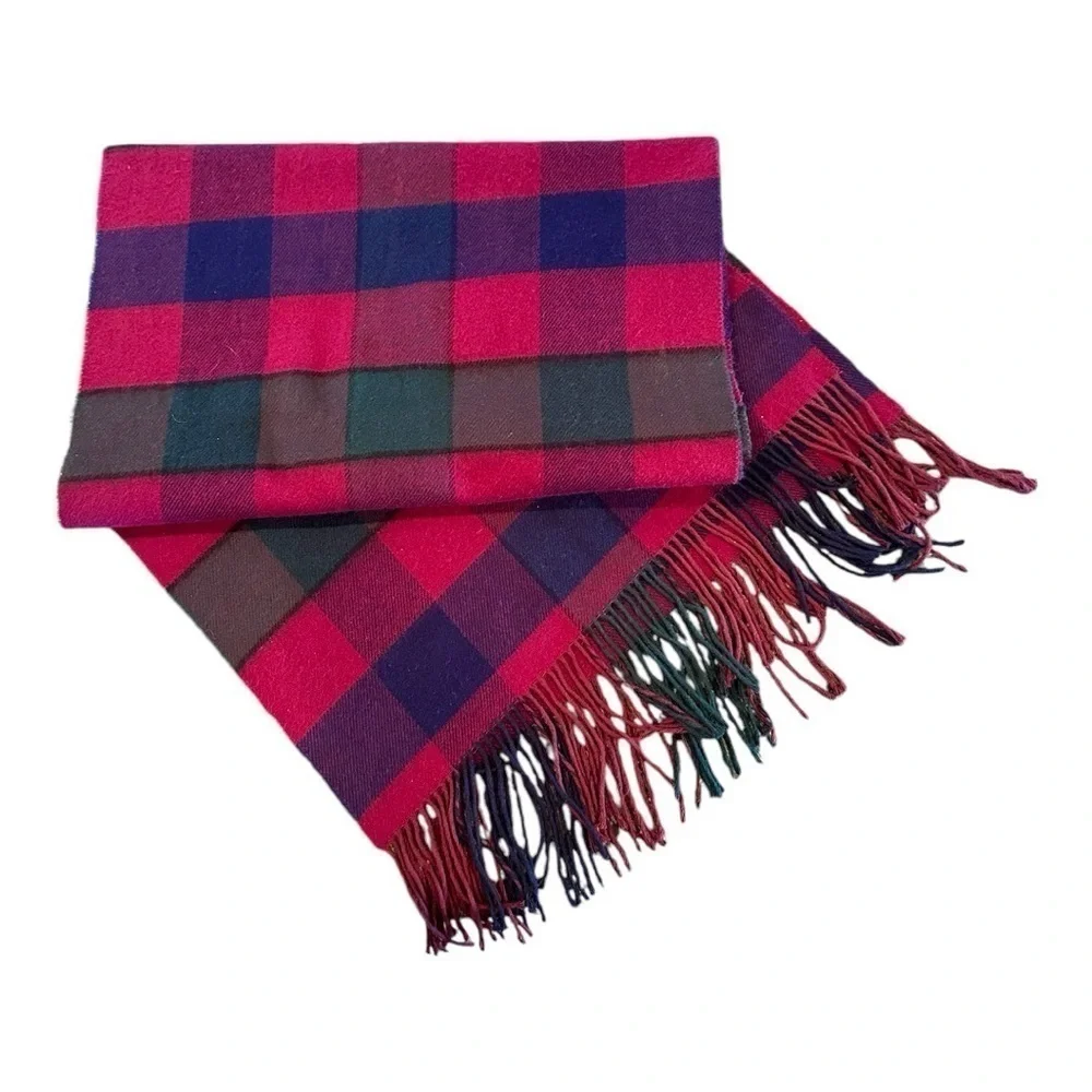 SEVILE ROW, MENS BUFFALO CHECK SCARF WITH FRINGE. 100% ACRYLIC. GREEN/RED/BLUE.